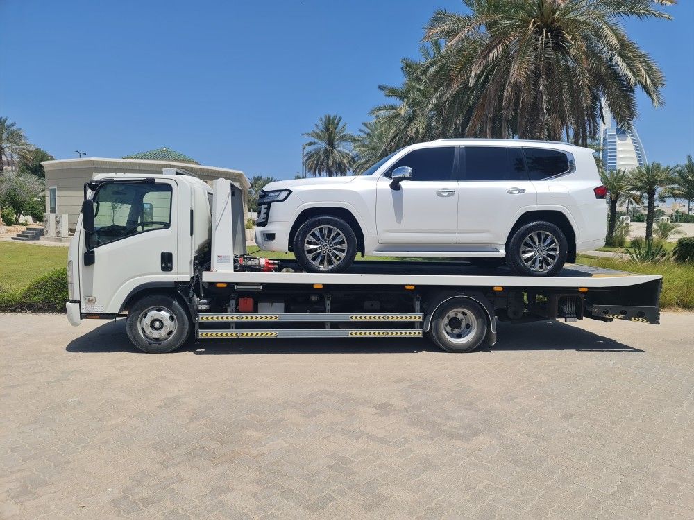 Car Recovery Services Sharjah team on a 24/7 recovery job